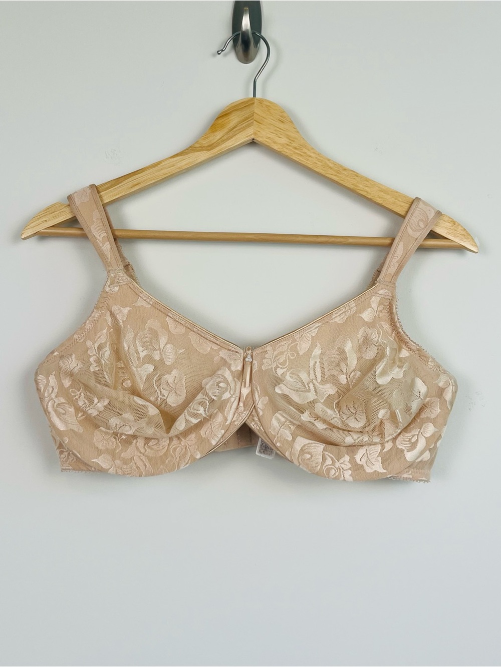 Wacoal beige 85567 Awareness jacquard underwire bra, 40D.